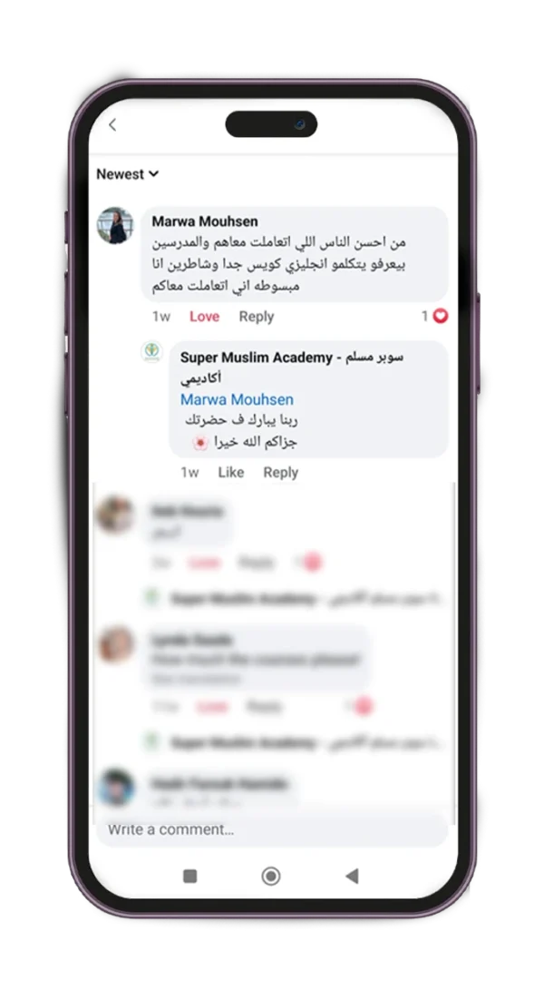 تقييم على فيسبوك يذكر أن المعلمين يتحدثون الإنجليزية جيدًا ويسهل التعامل معهم