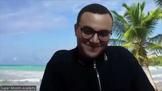 معلم مصري من الأزهر يبتسم في حصة مباشرة أونلاين في أكاديمية سوبر مسلم